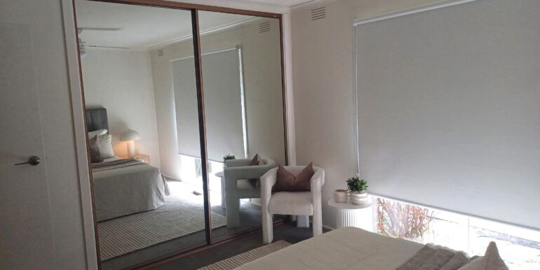 Showing mirror in a bedroom