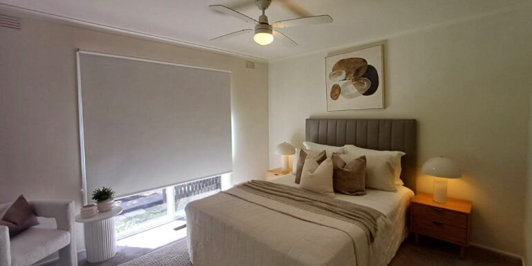 bedroom toward side