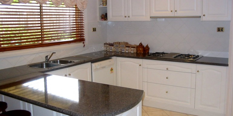 17 Colonial Kitchen